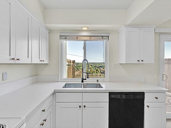 5th image of 604 E Solana Cir