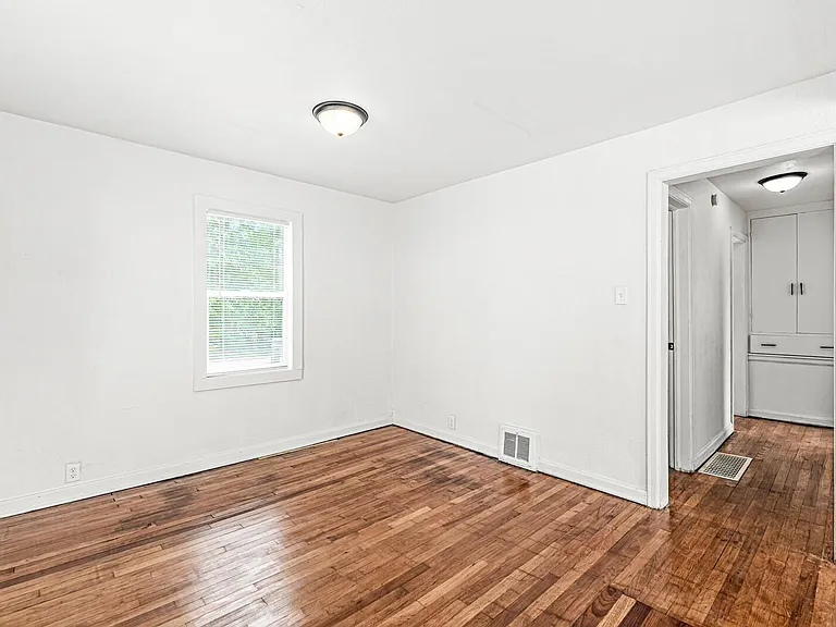 446 S Sheridan St — Photo 5