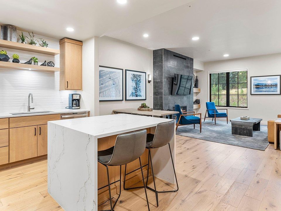 1st image of 760 Village Dr #204