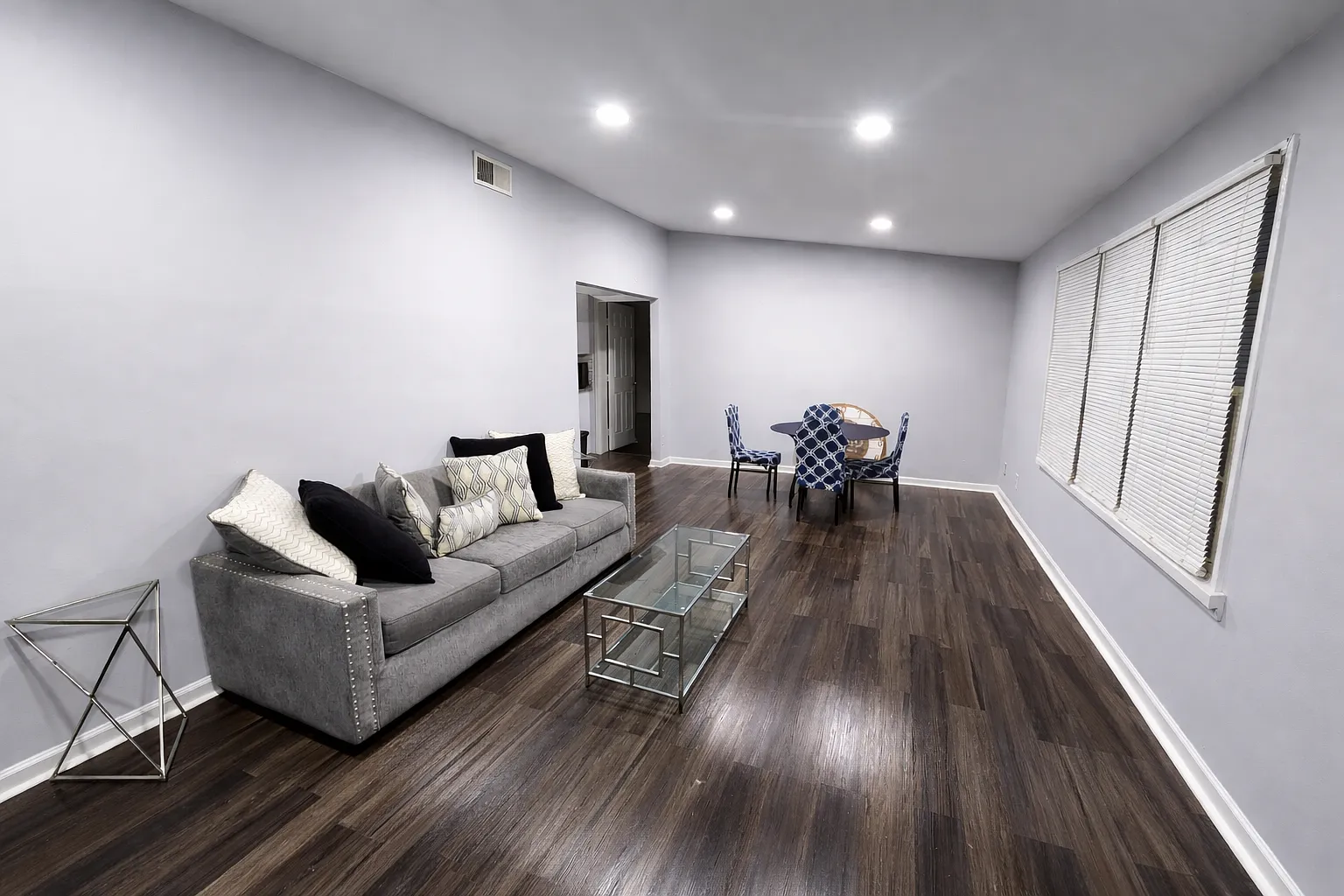 4 bed, 2.5 bath, 1250 sqft, $2,700 — Photo 2