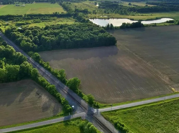 1 Dry Lane Rd S, La Rue, OH 43332