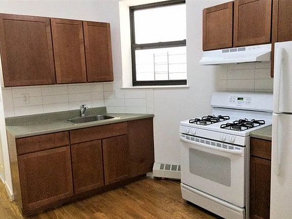 2nd image of 152 W 124th St APT 502