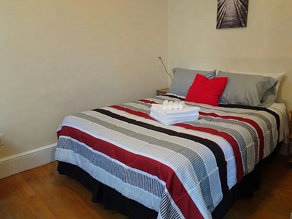 2nd image of 35A Harvard St #1B