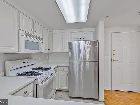 4th image of 3830 9th St N APT 508E