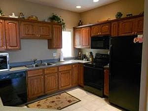 4th image of 8014 Canterbury Dr #8014