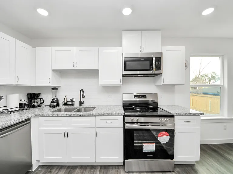 3910 Woolworth St — Photo 5