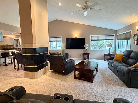 2nd image of 938 Leona Cir