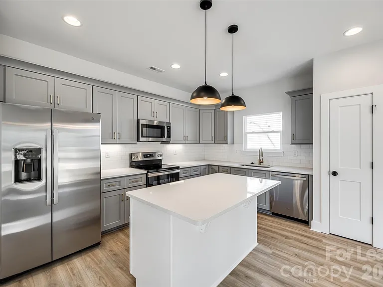 3418 Peligreni St — Photo 3