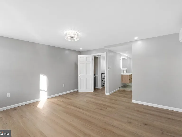 1203 Moore St — Photo 39