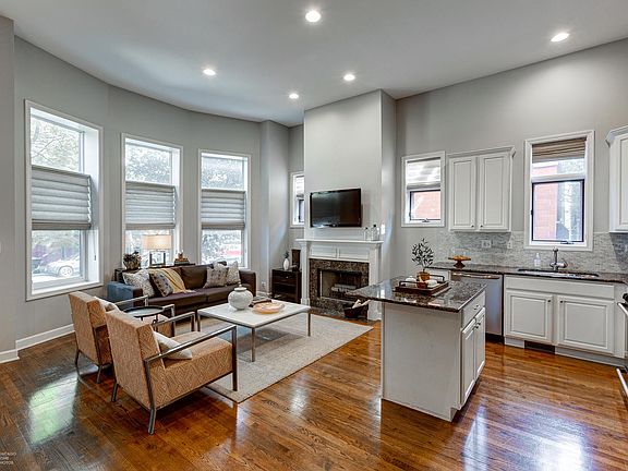 3rd image of 1511 W Montrose Ave APT 1E