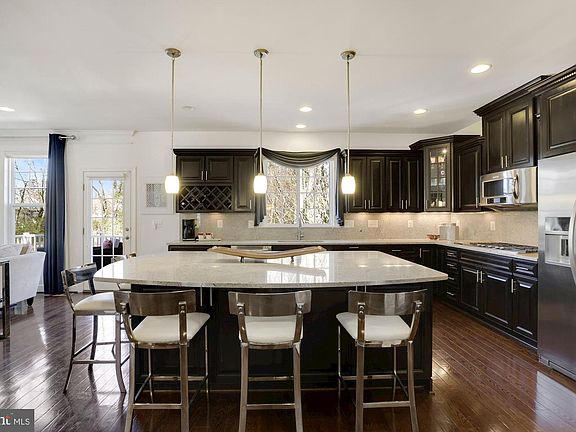 5th image of 10286 Greenspire Dr