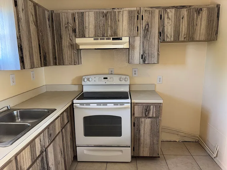 27132 Ann Arbor Ave #B — Photo 9