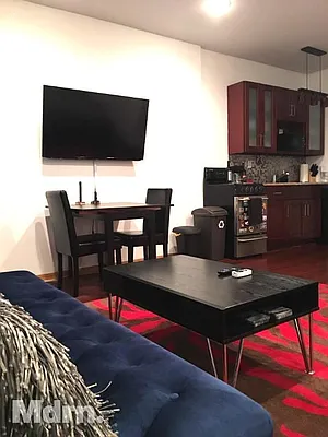 Rented by Mdrn Residential | media 7