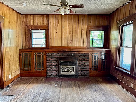 2nd image of 919 W Central Ave