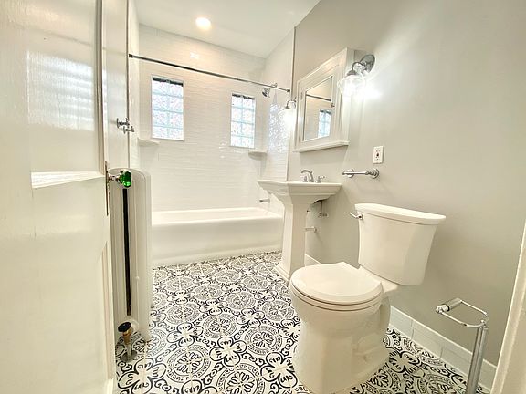 3rd image of 3524 Lyndale Ave S #1