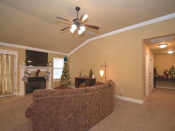 5th image of 406 Meadow Wood Ln