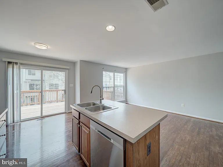 8241 Humphrey Ln — Photo 27
