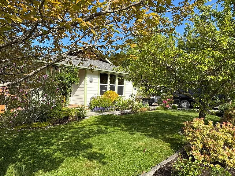 285 Browne St — Photo 4