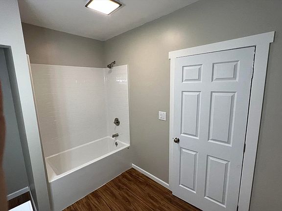 5th image of 101 Sinclair Ave
