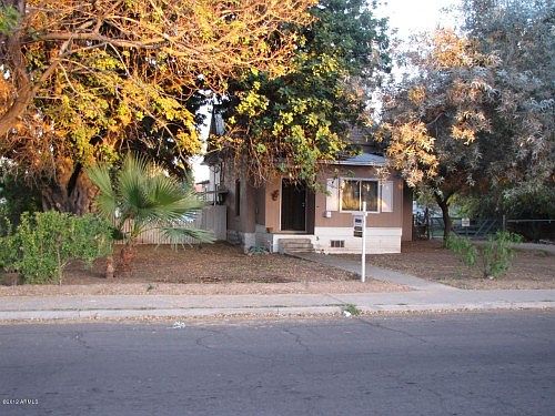 2nd image of 1045 N Grand