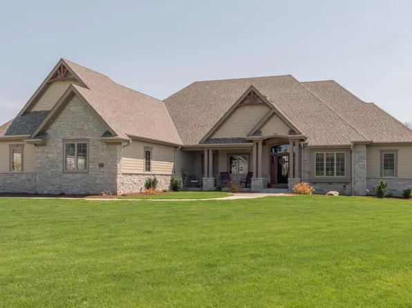 9365 Stonegate Rd, Cedarburg, WI 53012