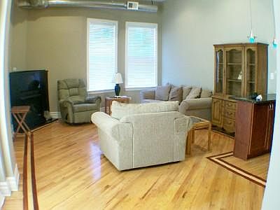 2nd image of 5014 S King Dr APT 1W
