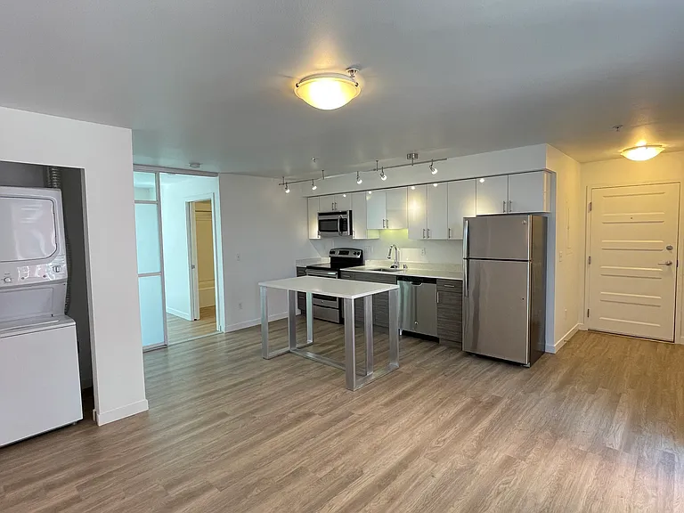 Queen Anne Flats — Photo 32