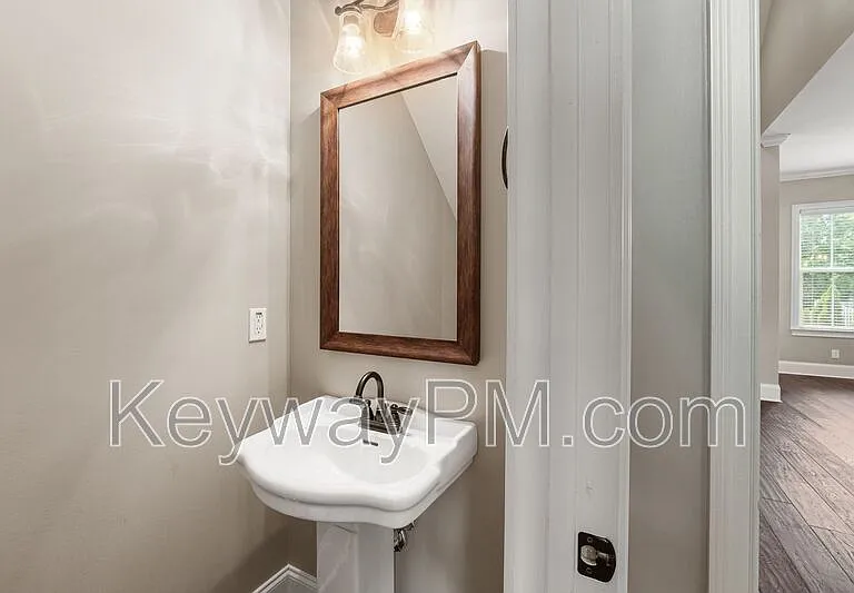 507 Windermere St — Photo 11