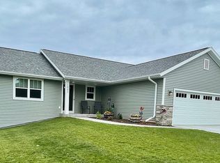 1043 Larkspur Rd, Plymouth, WI 53073