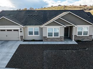 8 S 12th Street Loop, Selah, WA 98942