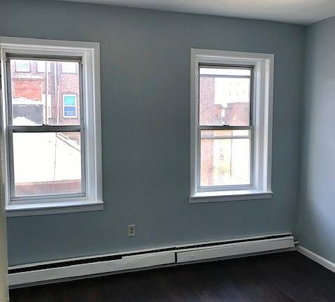 5th image of 433 William St APT 5