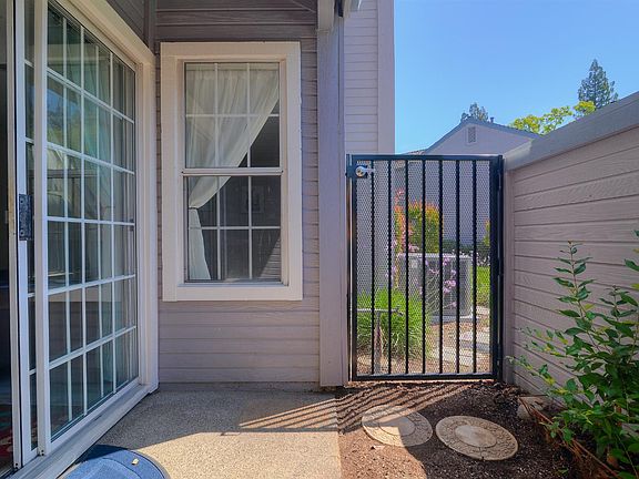 5th image of 4055 Alex Ln