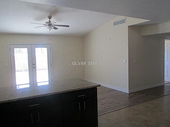 3rd image of 3852 Cirrus Ave