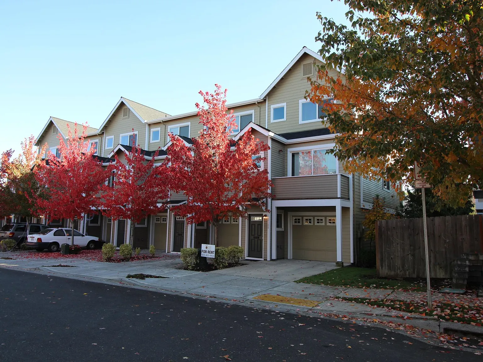 2 bed, 2.5 bath, 1326 sqft, $2,050 — Photo 2