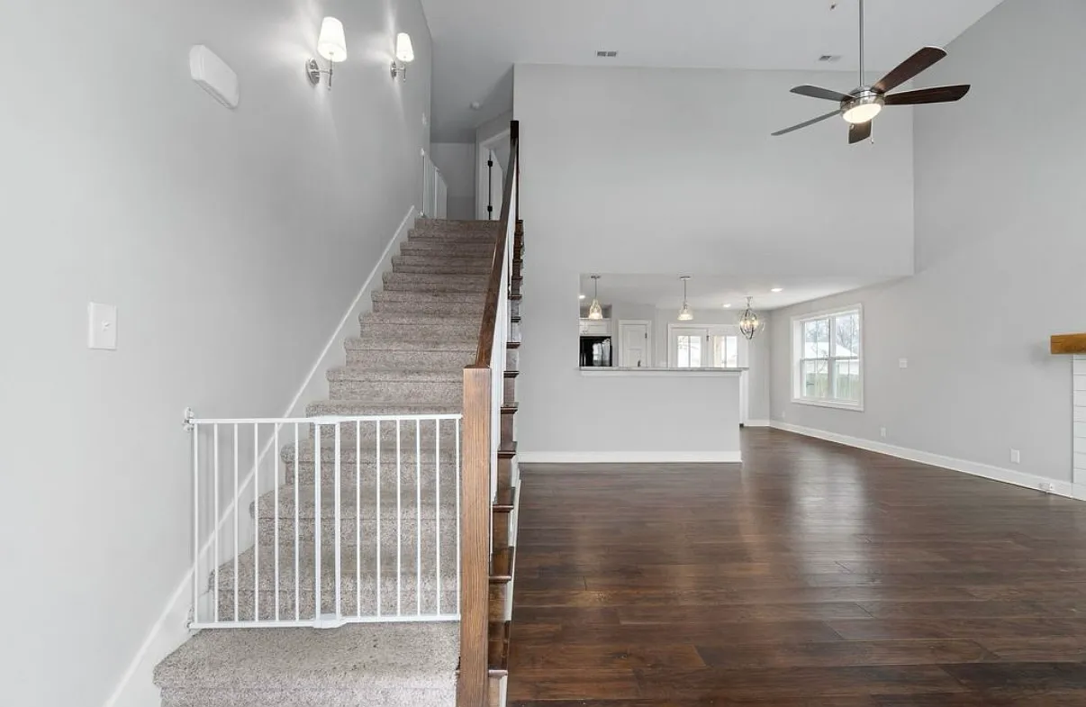 4 bed, 2.5 bath, 1810 sqft, $2,075 — Photo 4