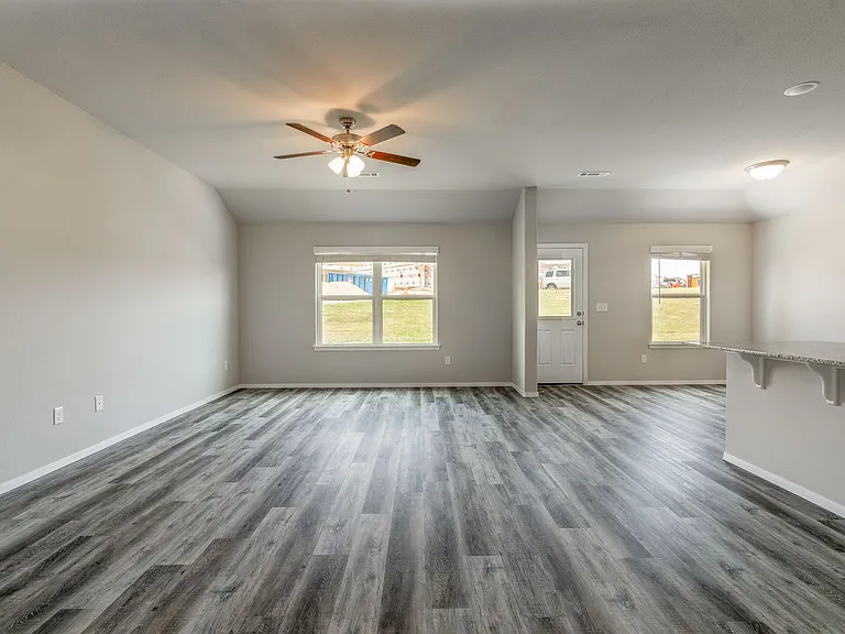 529 Woodcreek Loop — Photo 4