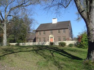 41 Candlewood Rd, Ipswich, MA 01938