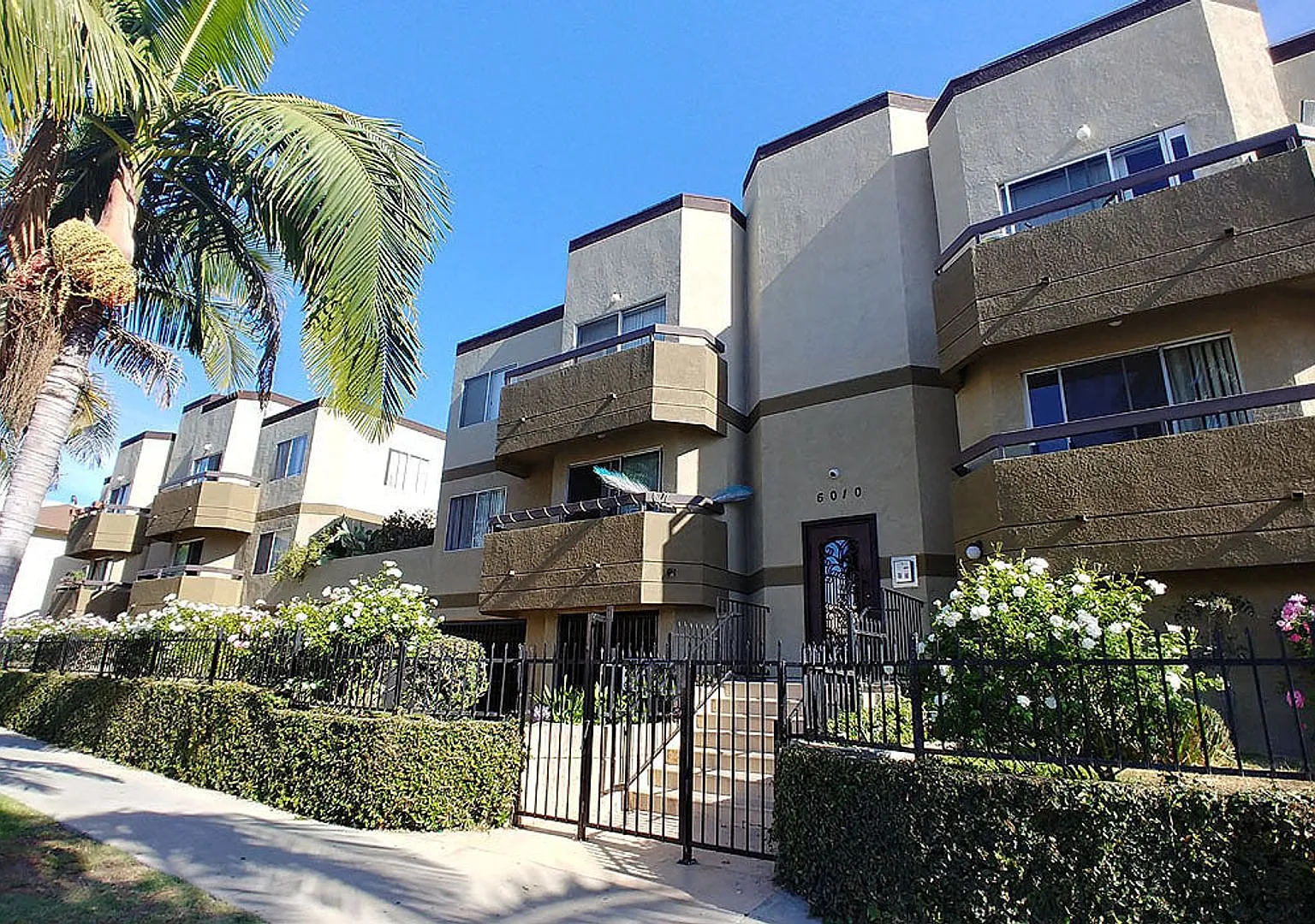 Village Beesan Condos — Photo 3
