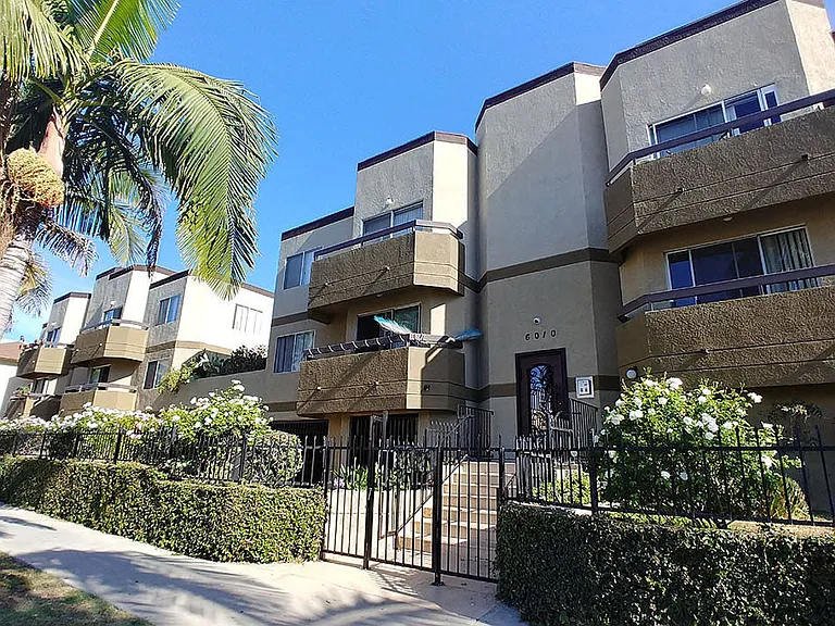 Village Beesan Condos — Photo 3