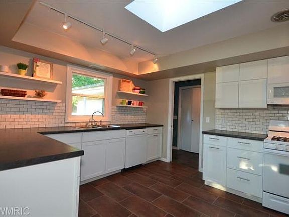 5th image of 2549 Sunnybrook Dr