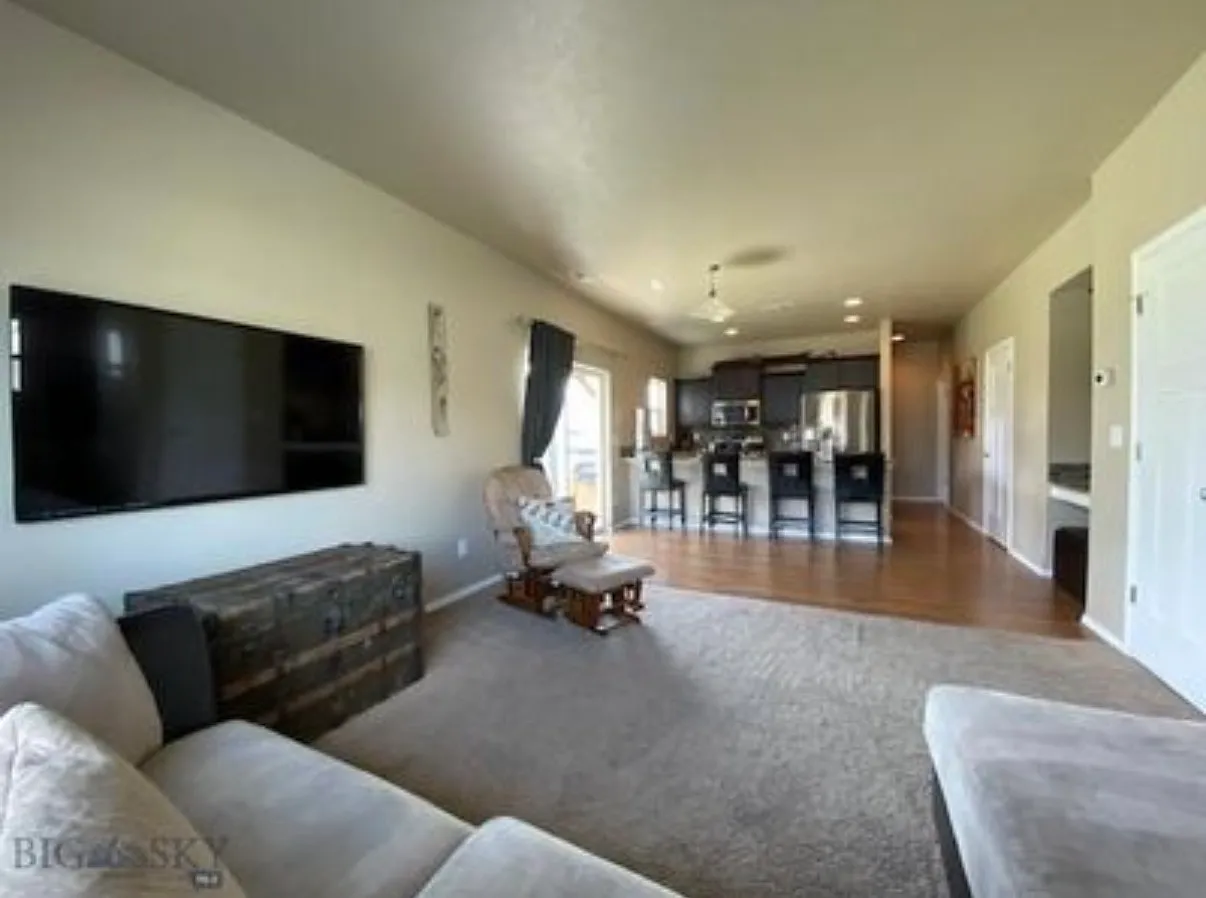 3 bed, 2.5 bath, 1547 sqft, $3,000 — Photo 1