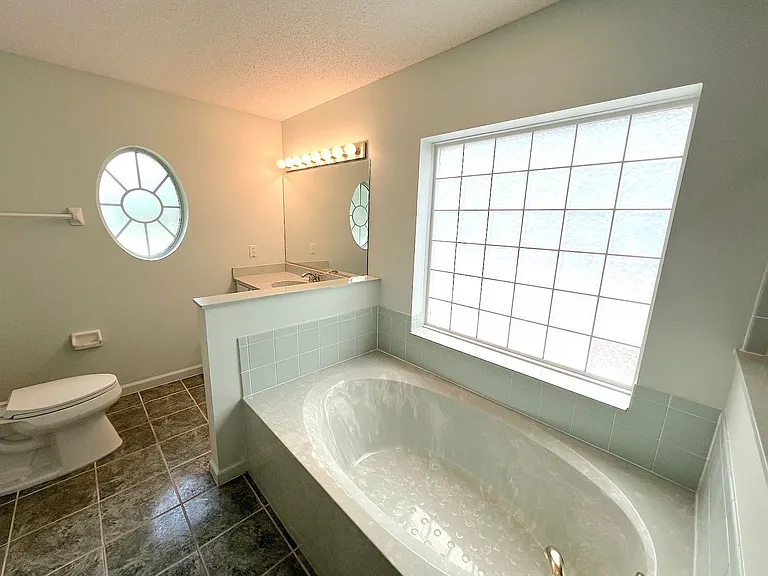 87 Rose Dr — Photo 36