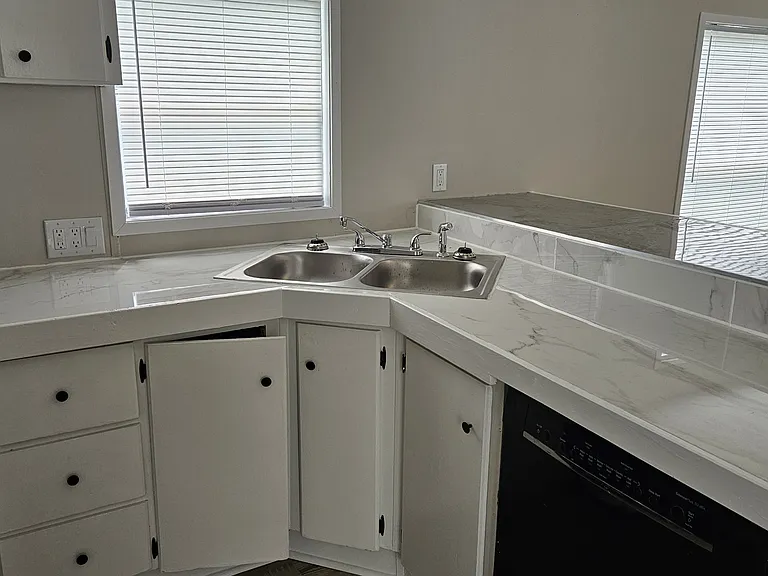 610 E Branch Dr — Photo 9