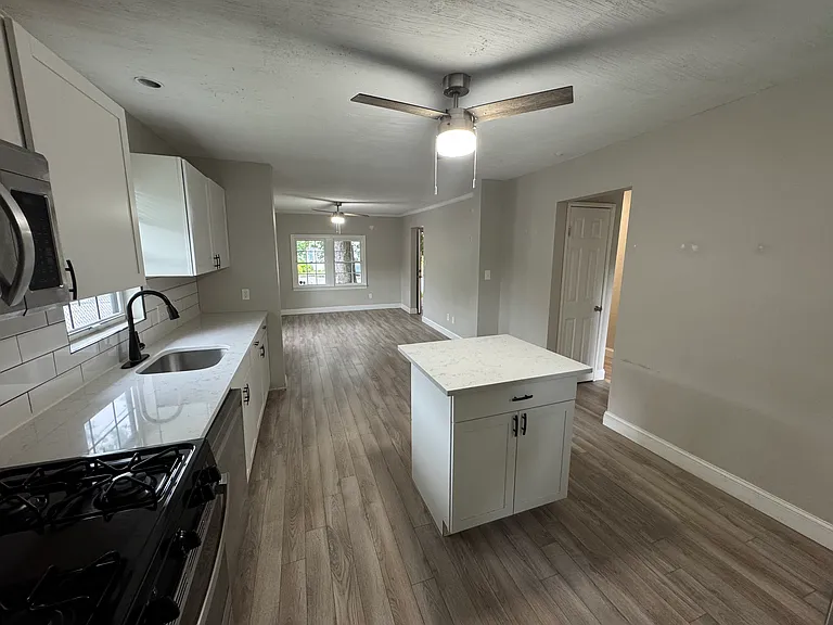 2402 Brasher Ave — Photo 12
