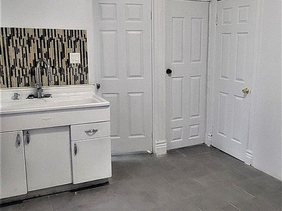 3rd image of 151 Eaton St #2