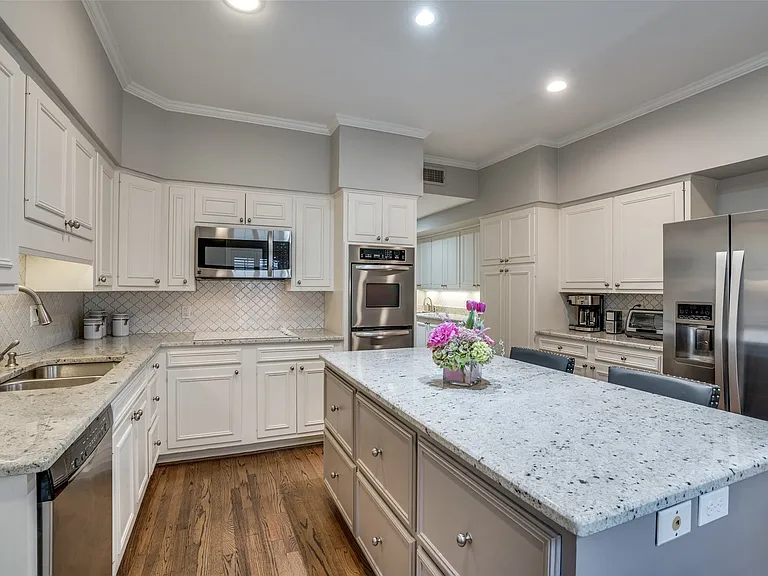 4309 University Blvd — Photo 14