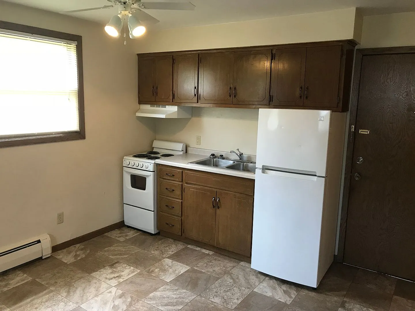 Forestview 1 Bedroom Lower Unit — Photo 4