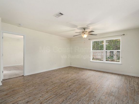 2nd image of 515 E Marigold Dr