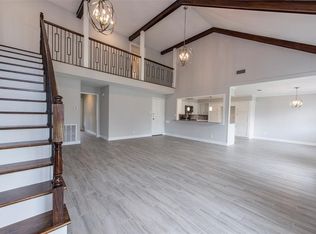 387 Stonehenge Ln, Houston, TX 77015