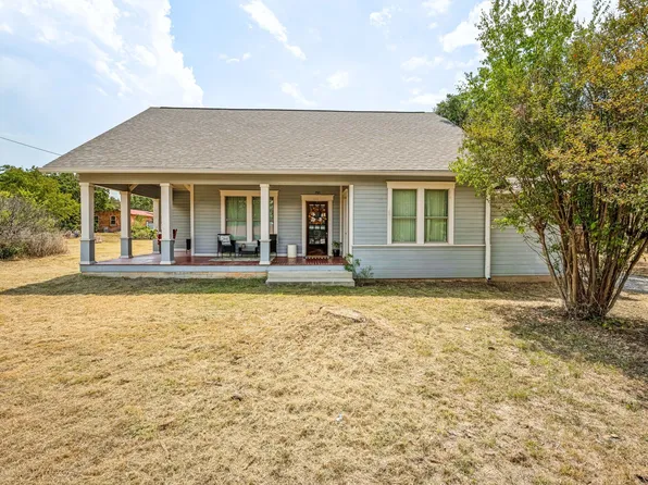632 E Labadie Ave, De Leon, TX 76444